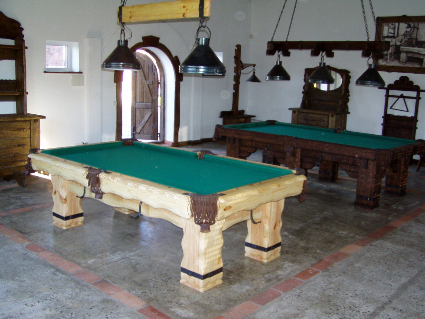 Grizzly Rustic Pool Table, Lithuania